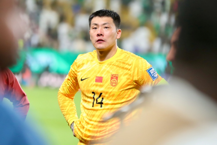 国足战印尼或祭出双后腰新阵 王大雷继续镇守龙门